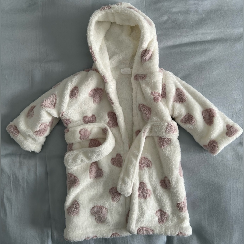 NWOT Soft and Cozy Baby Robe Size 12 months